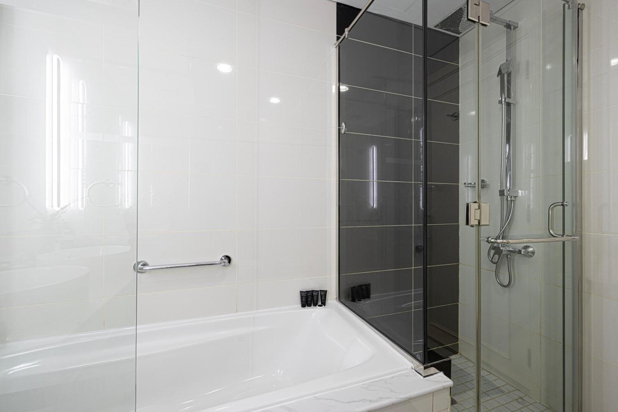 Apartment Damac Maison Mall Street! 2 Bedroom Upgraded Apartment! *